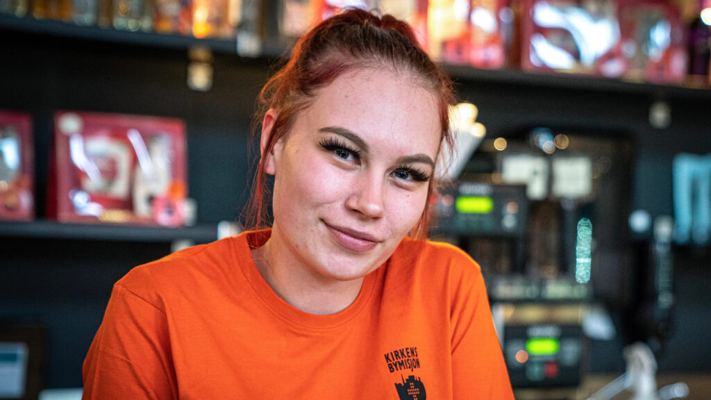 Ung jente i arbeidstrening ved Ung p&aring; dagtid i Halden