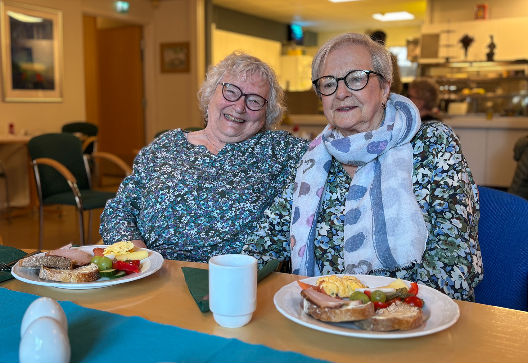 Berit J&oslash;rgensen og Randi Eriksen, frivillige St. Hanshaugen seniorsenter.