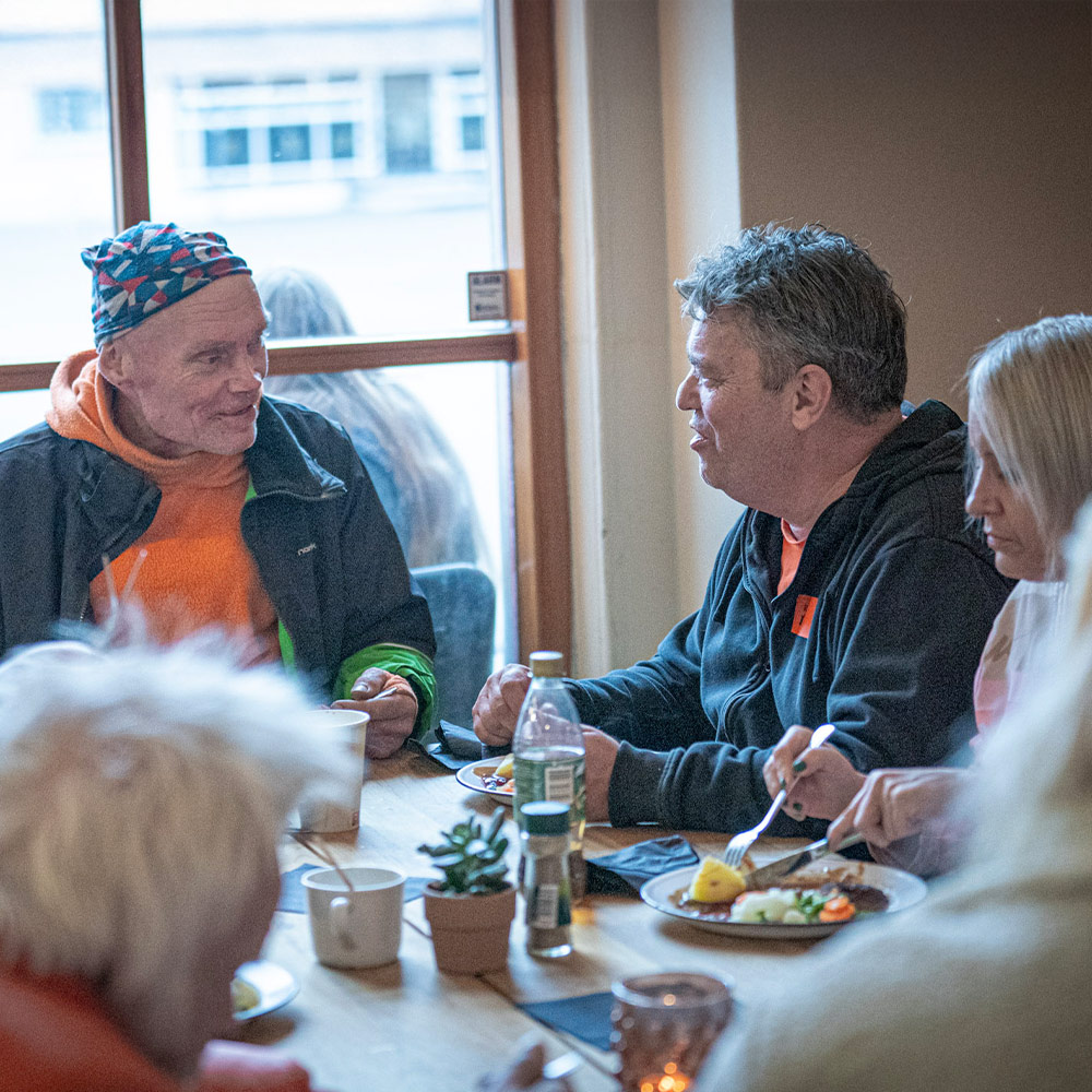 Gi varme m&aring;ltider til noen som trenger det
