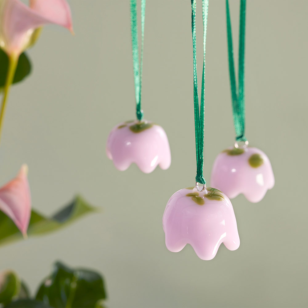 Kirseb&aelig;rblomst i glass