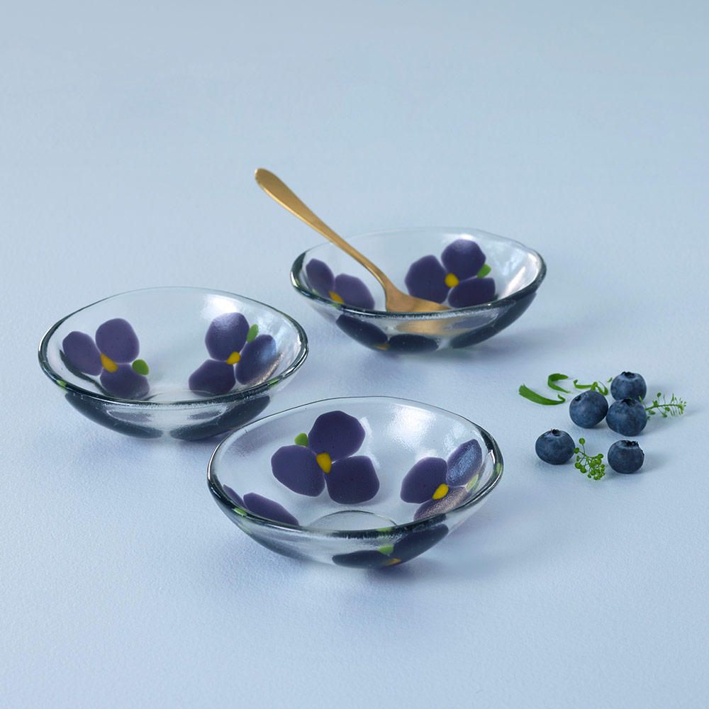 Sk&aring;l i glass - stemorsblomst lilla