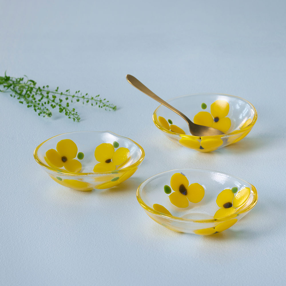 Sk&aring;l i glass - stemorsblomst gul