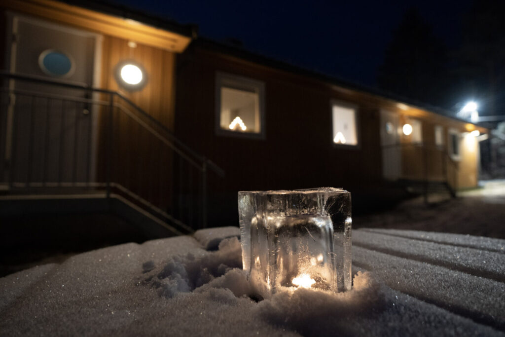 Lykt i sn&oslash;en