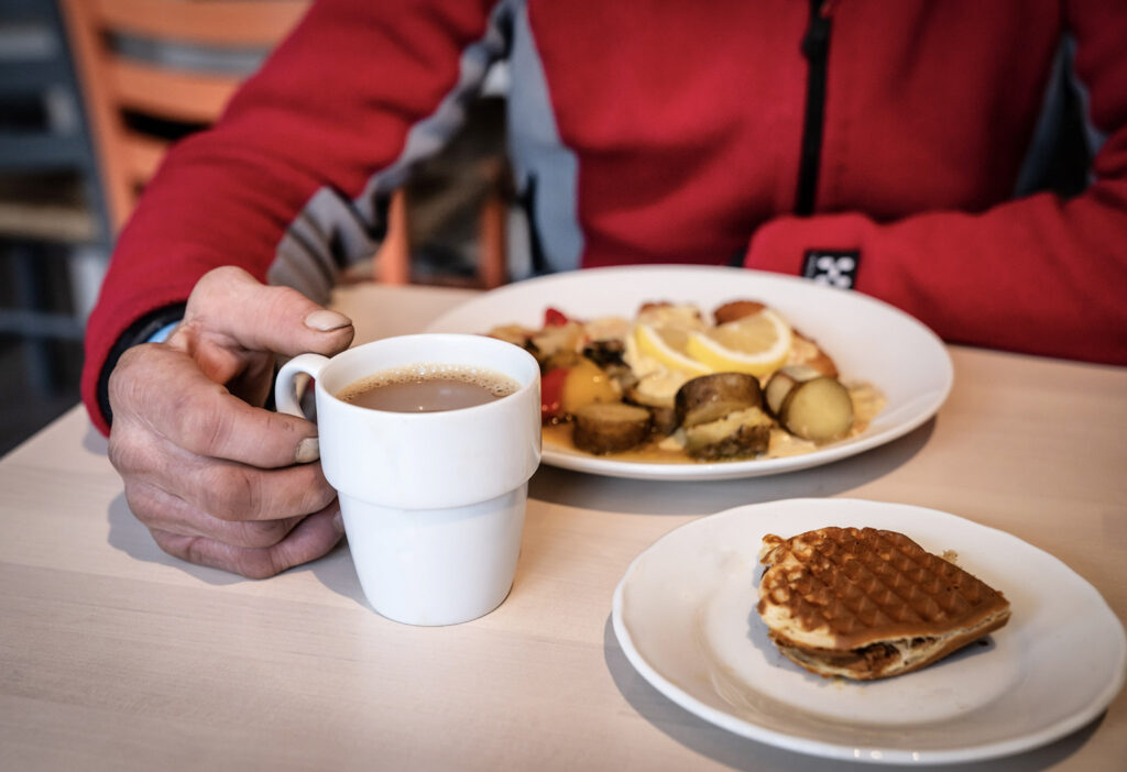 M&aring;ltidsfellesskap i kaf&eacute;